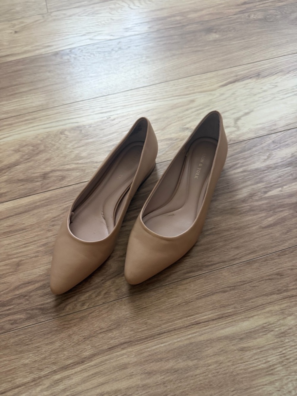 Preston & York Women's Tan Pointed-Toe Ballet Flats